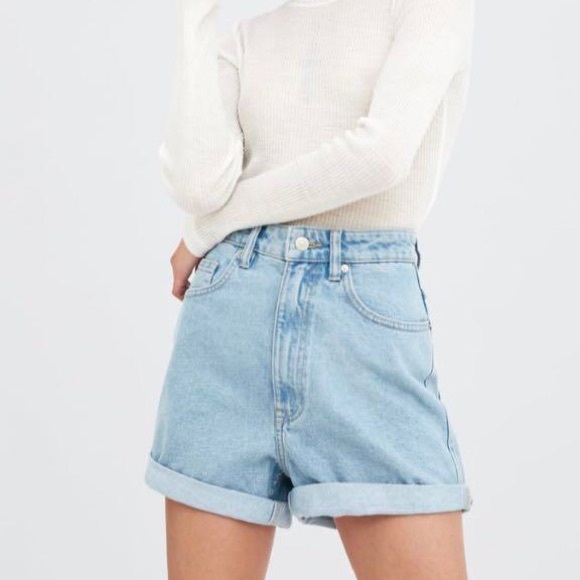 Zara light wash high rise mom shorts - Picture 3 of 8